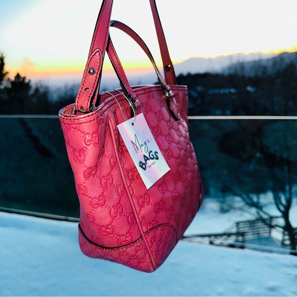 Gucci: Embossed Bree Guccissima GG Monogram Crossbody Bag - Picture 4 of 16